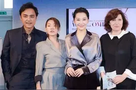 许晴的高级感不是盖的，穿丝绒西装优雅又高贵，同框小S大获全胜图片