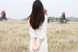 老婆是销售，出差前非让老公抱抱，等她走后，老公倒地不起图片