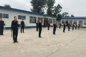 永寿巡特警开展警棍盾牌操训练图片