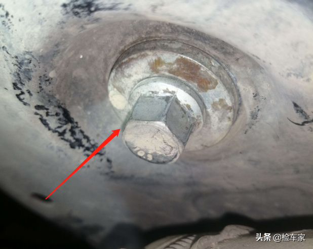 为啥奔驰S400L30万都没人买？网友：换块电池10万，爱得起伤不起