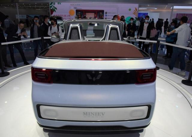 网红果然更懂网红的套路，MINI EV推出敞篷版，史上最便宜的敞篷