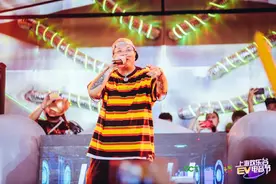 功夫胖与刘聪的新歌少有的爱不起来图片