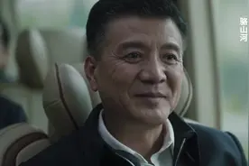 赵立根是保护伞吗？看懂他在车上2个表情变化，你就明白图片