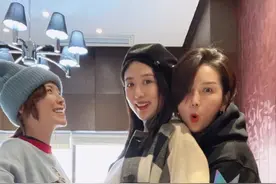 何洁发文庆祝陈西贝产子当妈，与黄雅莉亲吻闺蜜孕肚尽显姐妹情深图片