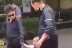 宋丹丹带孙子游玩超开心，全程牵着孙子手教学走路爱意满满图片