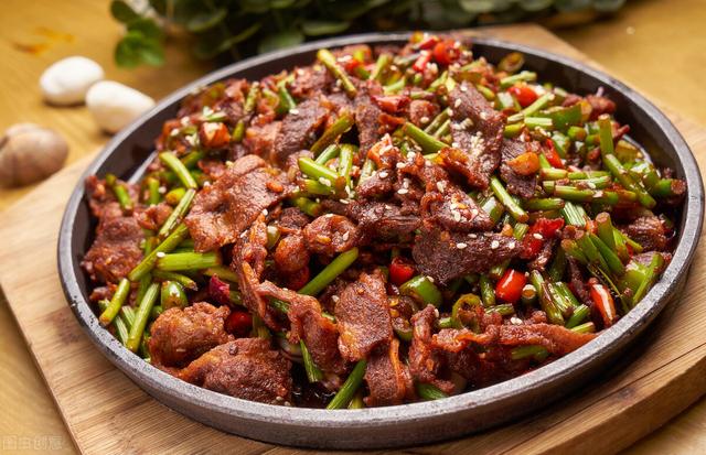 牛身上哪个部位适合炒着吃？这样挑这样做，牛肉滑嫩，不柴还入味