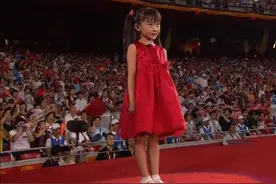 2008年北京奥运会，林妙可“假唱”，张艺谋追悔莫及图片