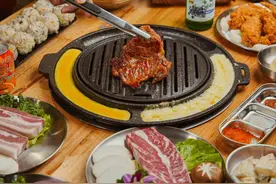 1:1还原韩国街头氛围的烤肉店，OBANAE太有“橙”意了吧图片
