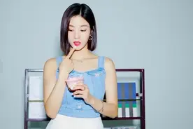 吃冰淇淋也性感的女孩—权恩妃图片