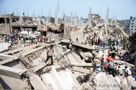 国外不到10层大厦坍塌造成1127人死亡，反观中国基建图片