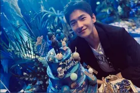 三十岁生日的杨洋，单身状态少年感加持，蛋糕的玉兔抢镜又很应景图片