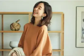 真正会穿的女人，穿卫衣不会配小黑裤，显土气不说，还廉价掉档次图片