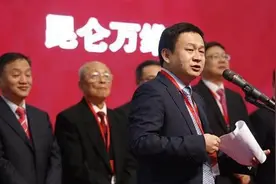 丽江首富传奇：休学创业，38岁身家195亿，离婚被分走70亿图片