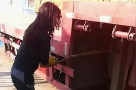 货车司机有多艰辛？妻子跟车16年的辛酸，被央视全部拍出来了图片