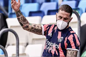 皇马2-1绝杀！本泽马传射仰天长叹！齐达内低下了头，拉莫斯伤心图片