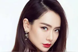 想红想疯了？戚薇裤子反穿引热议网友：时尚就是不好好穿衣服？图片