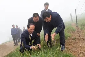 杨昌鹏到威宁自治县宣讲市委二届九次全会精神图片