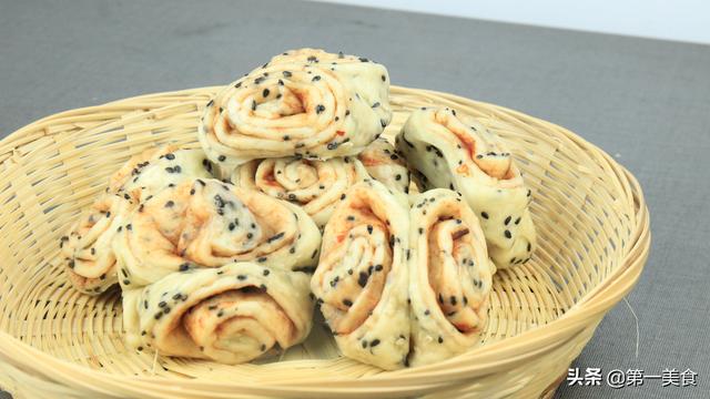 蒸花卷的制作方法（面点师分享花卷简单做法）