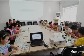 江北新区新华一村社区“智慧夏日，筑梦未来”暑期活动之手摇发电机图片