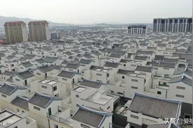 厦门岛外发现一处面积很大的别墅群，风景秀丽而安静，画面壮观图片