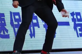 马布里场边激情陪跑指挥，约瑟夫杨进攻端放飞自我，北控大胜广州图片