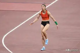 徐慧琴越过4米55，闯入女子撑杆跳高决赛，陈扬女子铁饼第10图片