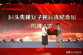 国庆前夕的海霞广场灯火通明，“党的女儿”在这里发出“永远跟党走”最强音图片