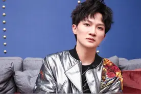周深答不上题，为了不冷场脱口而出4个字，引发全场爆笑图片