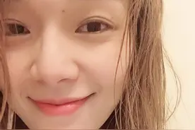 10位历届港姐素颜照！朱千雪妆前妆后无差别，佘诗曼一直美到现在图片
