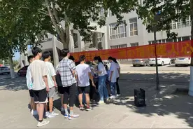 同学连遭病魔袭击 石家庄财经职业学院师生踊跃捐款相助图片