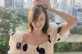 陈乔恩有点"烦恼"！丰满身材穿泡泡袖衣服好"魁梧"，这就有点尴尬图片