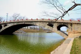 世界上很奇怪的桥梁，已经用了500年，没有维护保养却越用越坚固图片