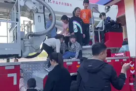 嗨翻全场！“大手牵小手”主题亲子活动来啦图片
