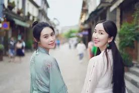 娄艺潇韩丹桐古风造型：俨然《白蛇传》中的白娘子与小青图片