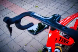 信仰还是韭菜，四千多是买部iPhone还是一块自行车码表？图片