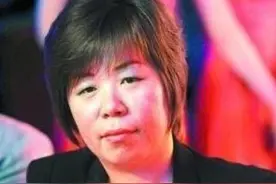 当年哥哥带妹妹去深圳打工，现在妹妹成女首富，送给哥哥百亿现金图片