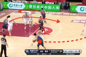 杜锋精妙战术助赵睿滑翔劈扣2米07中锋，央视送四个字称赞图片