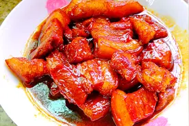 用啤酒炖五花肉，一滴水也不放，肉不腥不柴香醇美味！