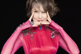 她是张国荣、古天乐唯一的女神，失学失聪却救了无数孩子图片