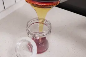 中秋想要做广式月饼，转化糖浆可以提前准备，简单几步就能做好图片