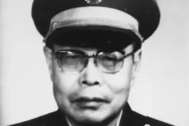 开国少将被埋地下38小时，2只苍蝇成救命恩人，从此一生不打苍蝇图片