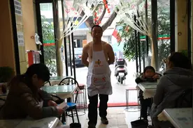 男子突然四季不再穿衣服，冬天别人穿羽绒服他却光着膀子，啥情况图片