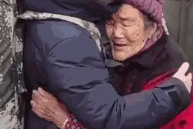 一组军人探亲回家的偷拍，太好哭了……图片