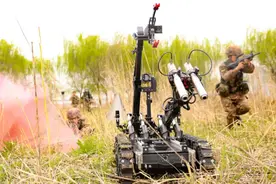 新型机器人列装71集团军！解放军还有哪些机器人“战友”？图片