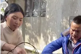 网红夫妻牛爱芳，原来所谓的贫苦形象，都是演出来的图片