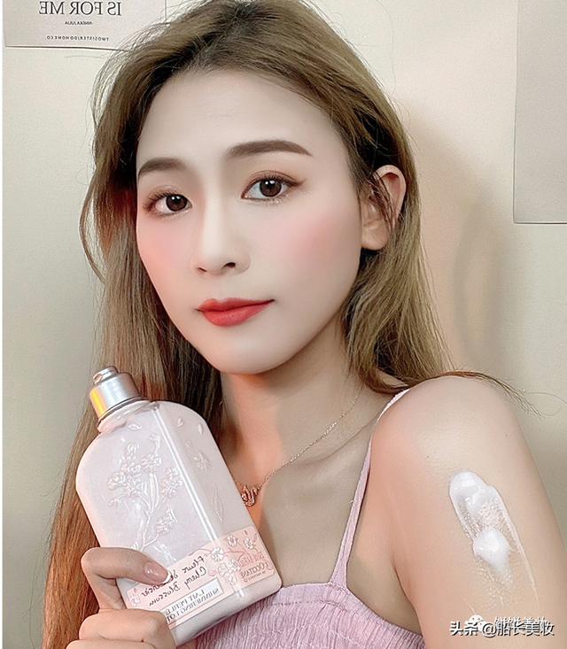 欧舒丹身体乳甜蜜和幻彩哪个好闻