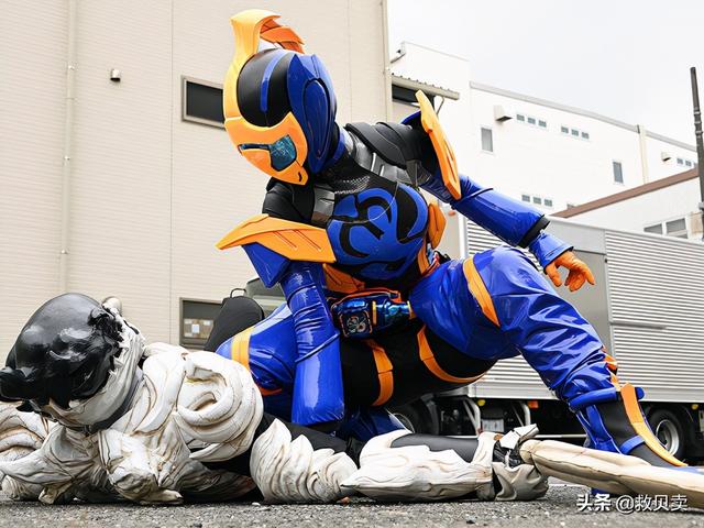 假面骑士利维斯：小樱恶魔12话登场，女王设定，致敬巫骑帕拉德