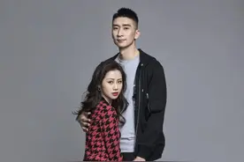 篮球场边的美女---你为的是哪位姑娘图片