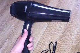 按照这个步骤操作，即可解决手机听筒堵塞的问题，第三种最适合图片