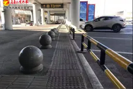 乌鲁木齐国际机场停车场提档升级方便旅客图片